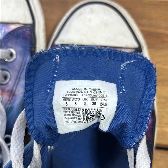 Galaxy Pattern Low-Top Sneakers - Picture 6 of 7